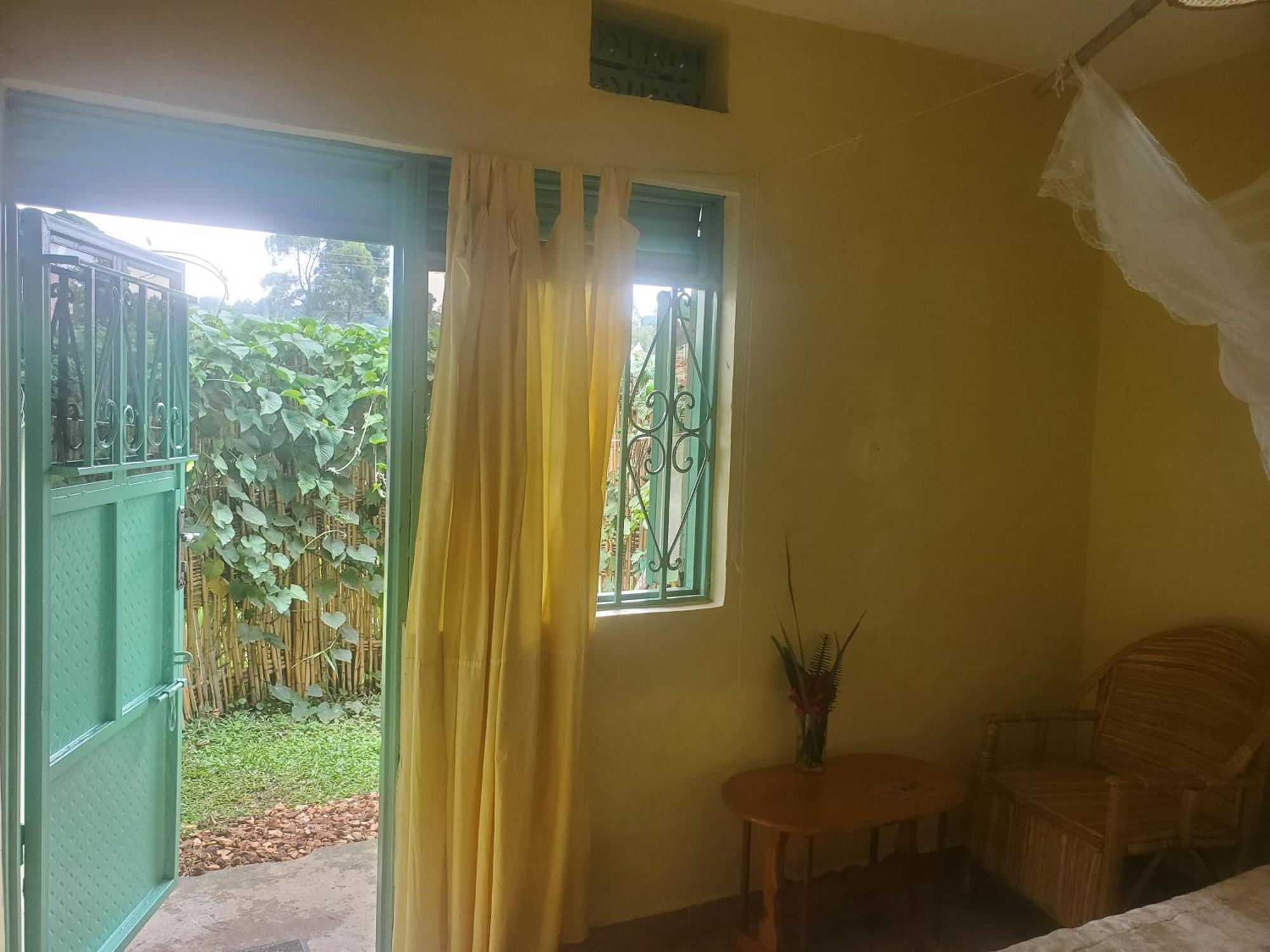 Gaia Eco Hub Bnb Fort Portal Exterior foto